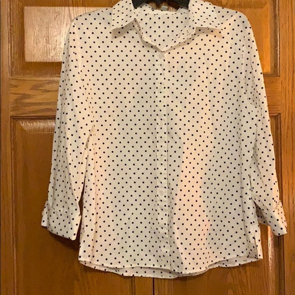 Wrinkle Free Fitted Button Up polka dot blouse - Picture 5 of 7